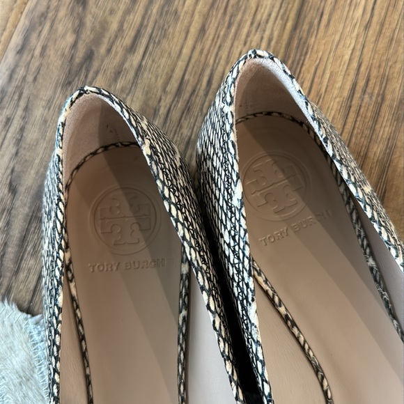 Tory Burch Reva Ballet Flats in Cobra Print Black Natural with Pewter Logo 8 - Picture 4 of 6